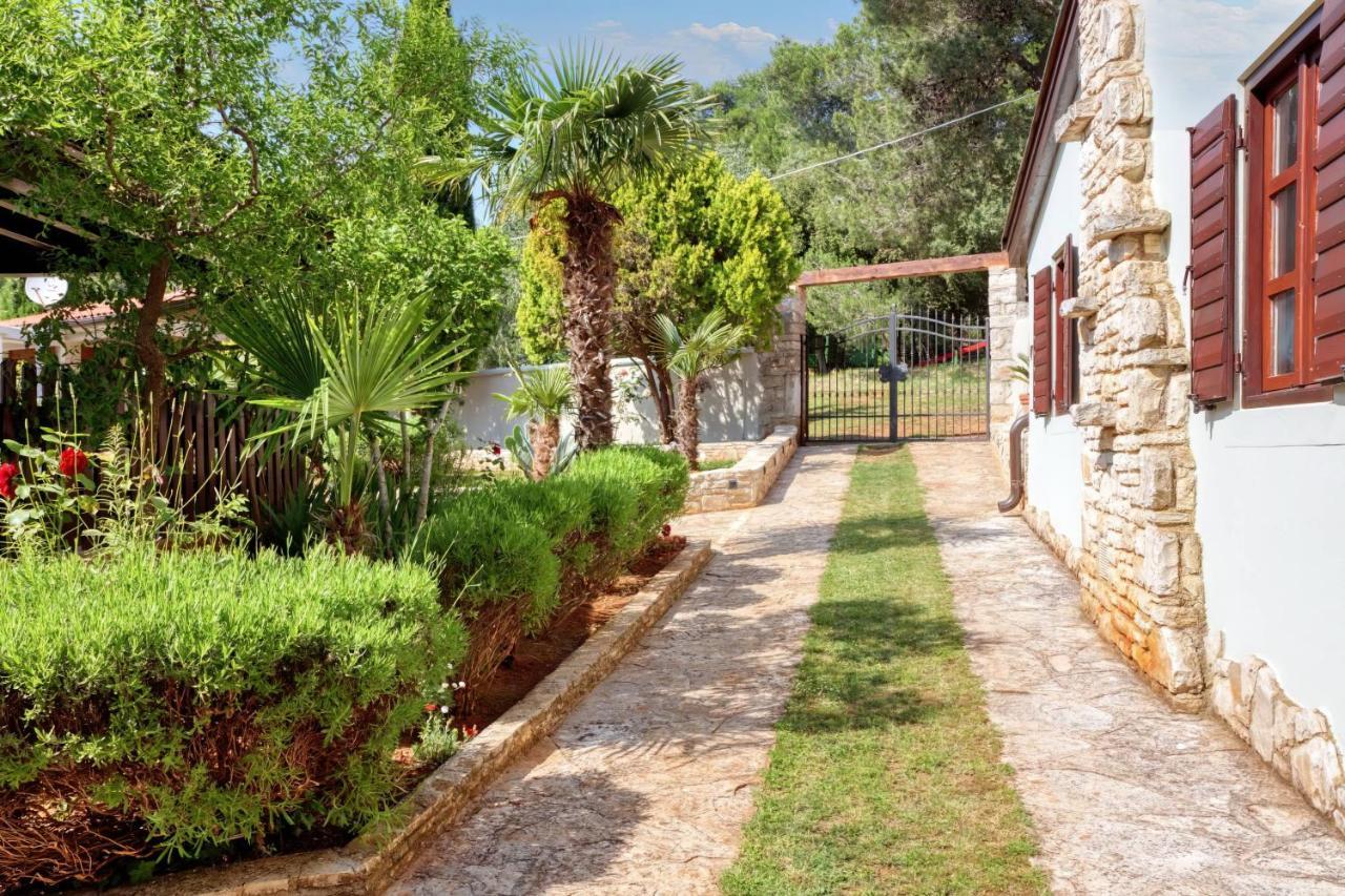 Holiday Home Giardino Marino Pomer Exterior photo